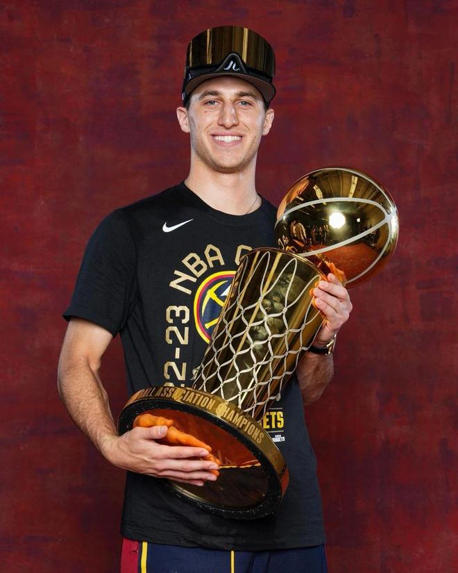 又一个白人落选秀,成为了球队灵魂人物