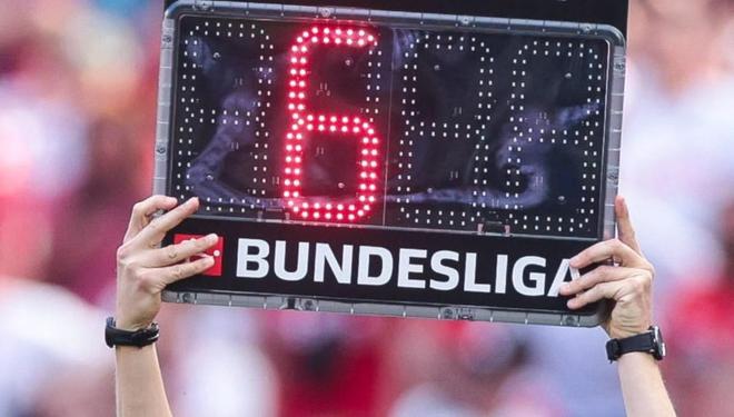 官方：德甲、德乙球场内的记分牌