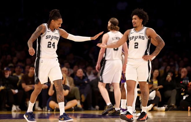 从摆烂到强队崛起：马刺何以在两年内蜕变为西部劲旅？