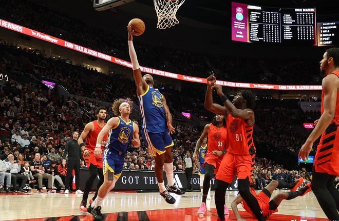 夏普格兰特双35分终结悬念，库里空砍48分勇士再负开拓者