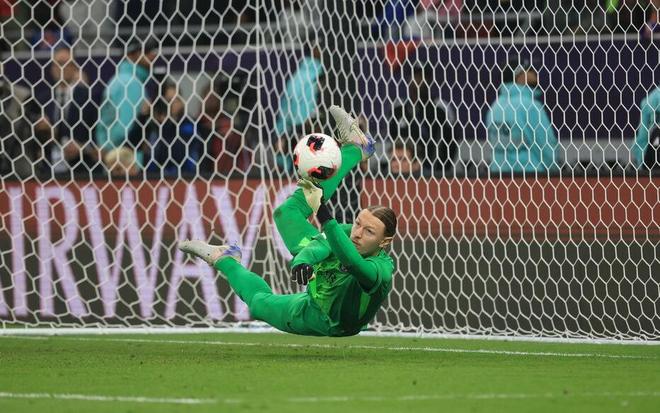 巴黎圣日耳曼门将萨福诺夫左手骨折，将休战数周