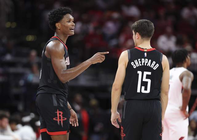 火箭连败背后：媒体质疑乌度卡未重用谢泼德