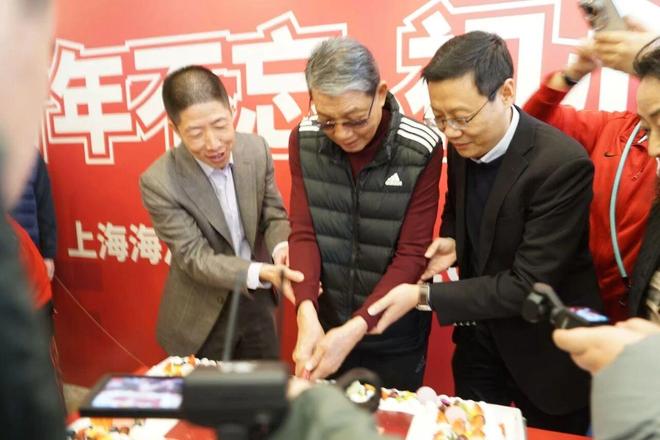 上海海港20周年庆活动举行 徐根宝亲自调馄饨迎球迷