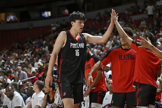 从卡位到冲抢，杨瀚森的NBA适应正在发生变化