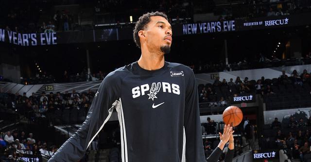 文班亚马缺席马刺客战步行者，左膝伤情无韧带损伤