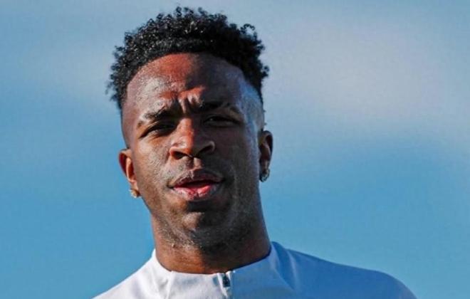 维尼修斯婉拒切尔西天价邀约 心