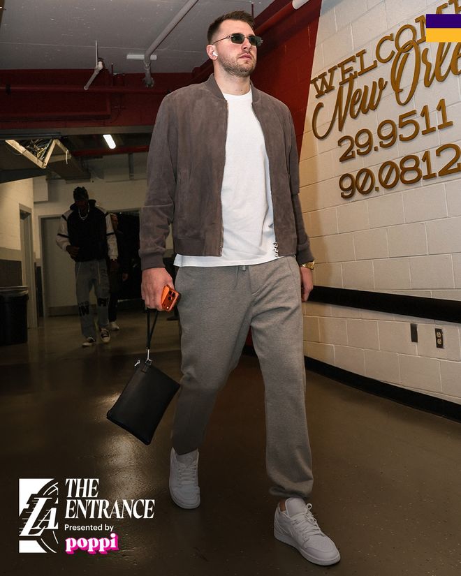 湖人末节小高潮逆转鹈鹕 勒布朗与东契奇合