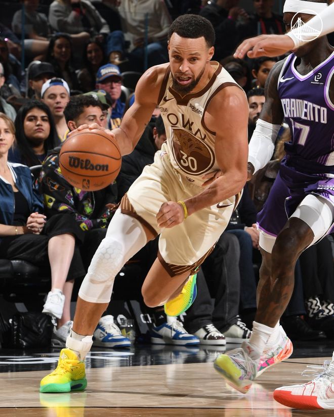 勇士137-103大胜国王 库里27分1